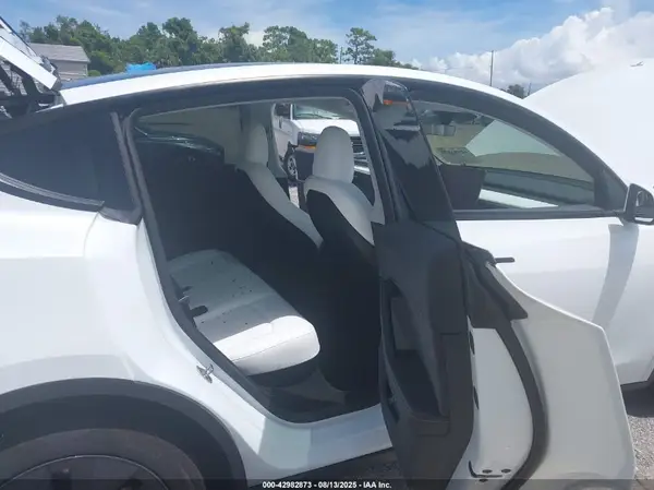 7SAYGDEE9SA342271 2025 TESLA MODEL Y - Image 8