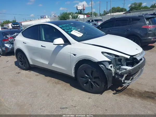 7SAYGDEE9SA342965 2025 TESLA MODEL Y - Image 1