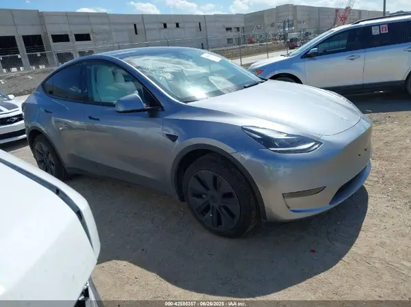 7SAYGDEE9SA351455 2025 TESLA MODEL Y - Image 1