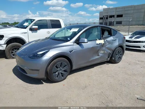 7SAYGDEE9SA351455 2025 TESLA MODEL Y - Image 2