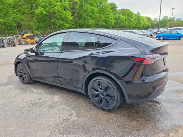 7SAYGDEE9SA355960 2025 TESLA MODEL Y - Image 2