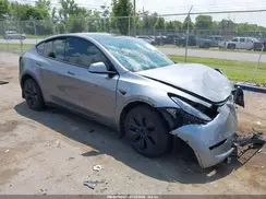 7SAYGDEE9SA359782 2025 TESLA MODEL Y