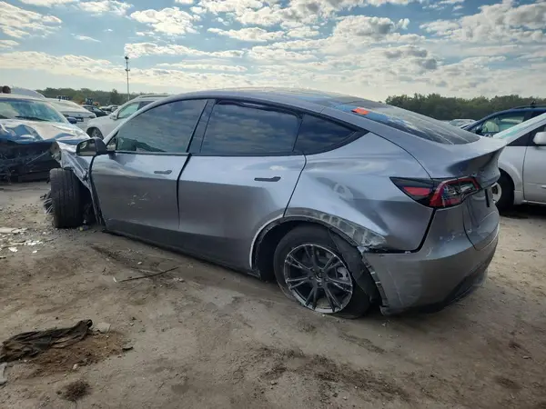 7SAYGDEE9SA366490 2025 TESLA MODEL Y - Image 2