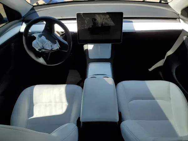 7SAYGDEE9SF216561 2025 TESLA MODEL Y - Image 8