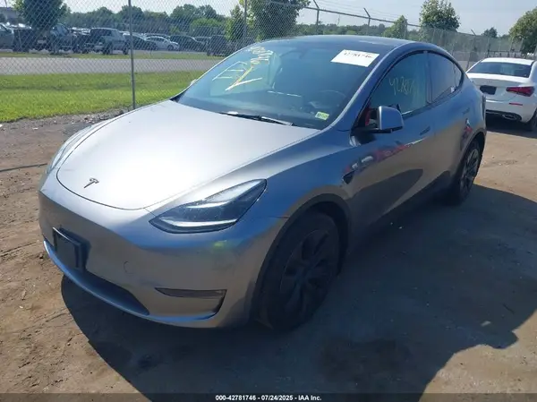 7SAYGDEE9SF219847 2025 TESLA MODEL Y - Image 2