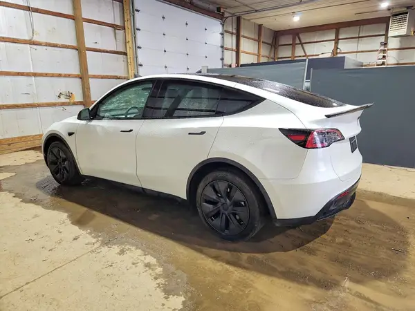 7SAYGDEE9SF223011 2025 TESLA MODEL Y - Image 2