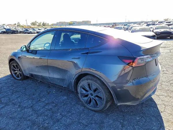 7SAYGDEE9SF238107 2025 TESLA MODEL Y - Image 2