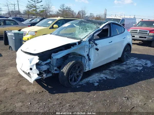 7SAYGDEE9SF248135 2025 TESLA MODEL Y - Image 2