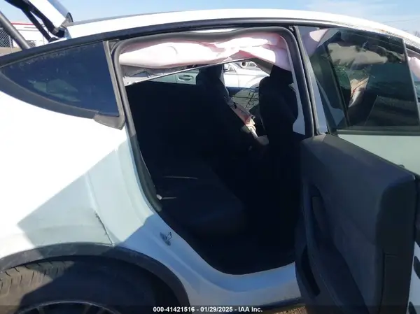 7SAYGDEE9SF248135 2025 TESLA MODEL Y - Image 8