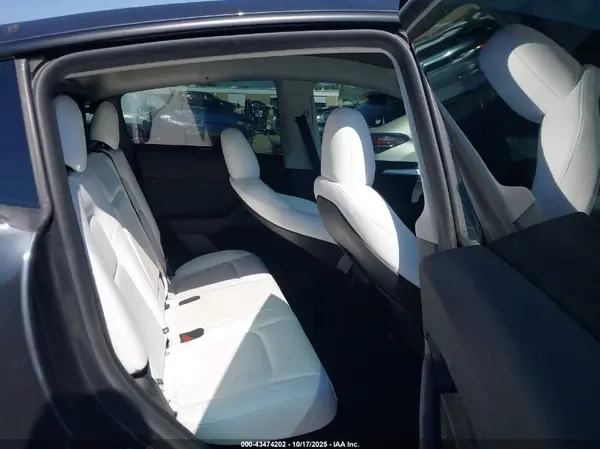 7SAYGDEE9SF248703 2025 TESLA MODEL Y - Image 8