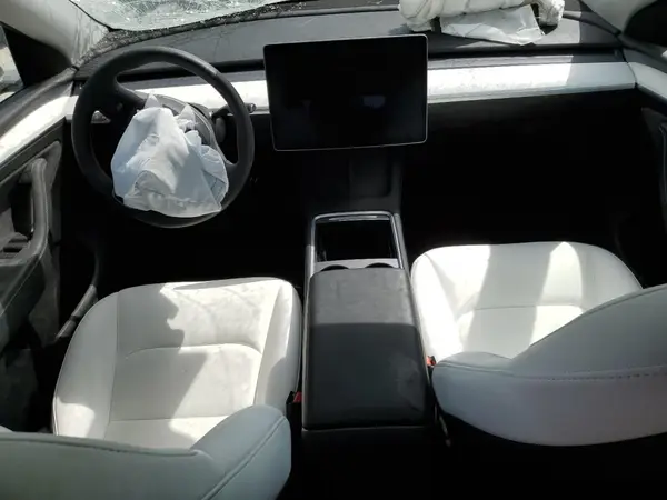 7SAYGDEE9SF257725 2025 TESLA MODEL Y - Image 8