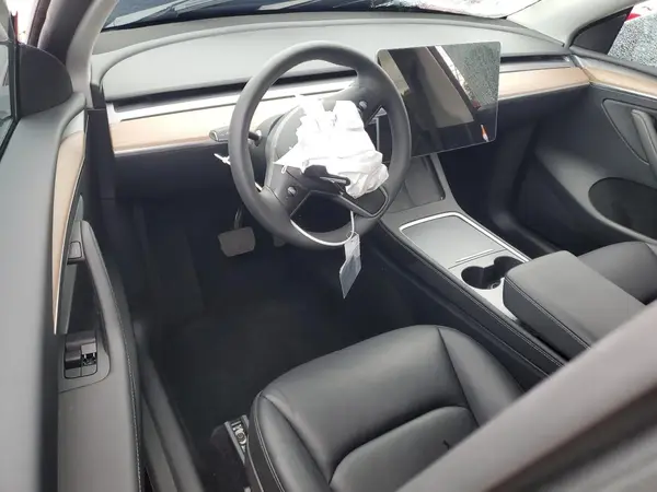 7SAYGDEE9SF264514 2025 TESLA MODEL Y - Image 8