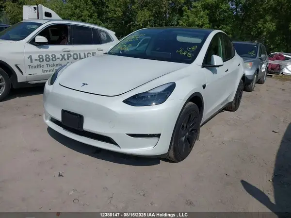 7SAYGDEE9SF274704 2025 TESLA MODEL Y - Image 2