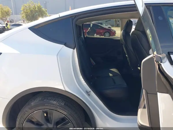 7SAYGDEE9SF281460 2025 TESLA MODEL Y - Image 8