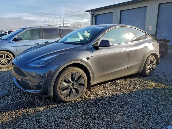 7SAYGDEE9SF288201 2025 TESLA MODEL Y - Image 1