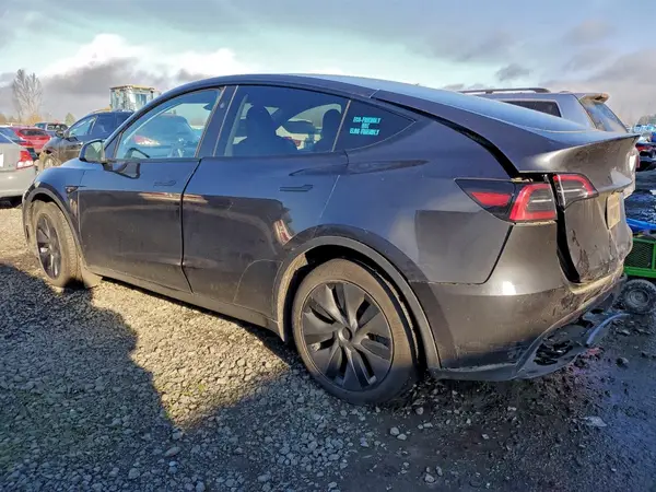7SAYGDEE9SF288201 2025 TESLA MODEL Y - Image 2