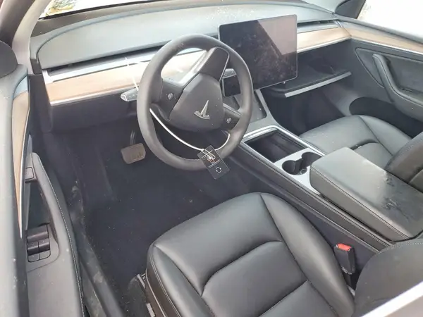 7SAYGDEE9SF291213 2025 TESLA MODEL Y - Image 8