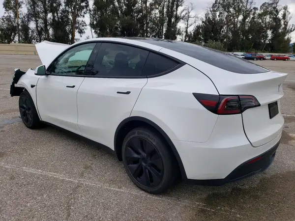 7SAYGDEE9SF294175 2025 TESLA MODEL Y - Image 2