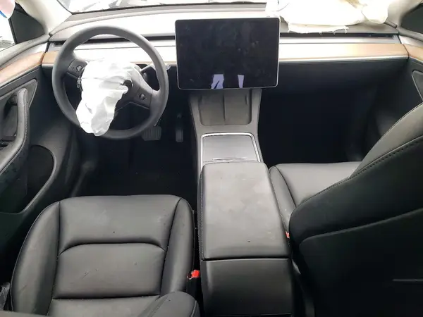 7SAYGDEE9SF294175 2025 TESLA MODEL Y - Image 8