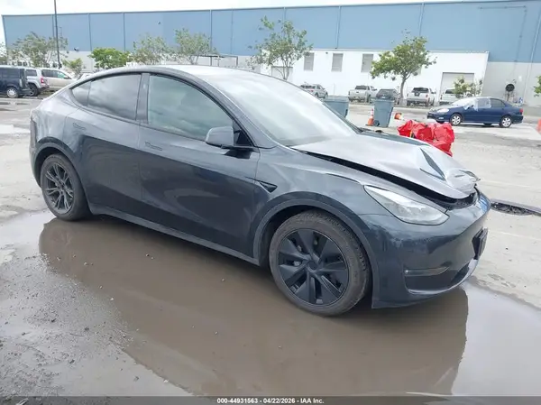 7SAYGDEE9SF295469 2025 TESLA MODEL Y - Image 1