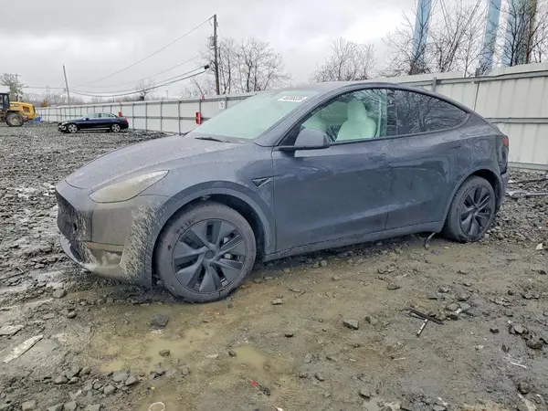 7SAYGDEE9SF298212 2025 TESLA MODEL Y - Image 1
