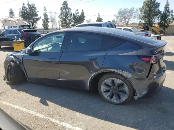 7SAYGDEE9SF302274 2025 TESLA MODEL Y - Image 2