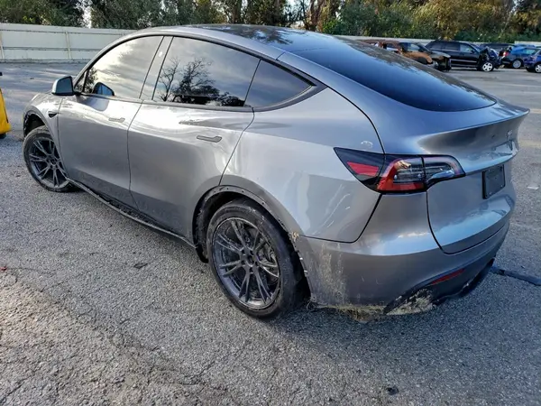 7SAYGDEE9SF302758 2025 TESLA MODEL Y - Image 2