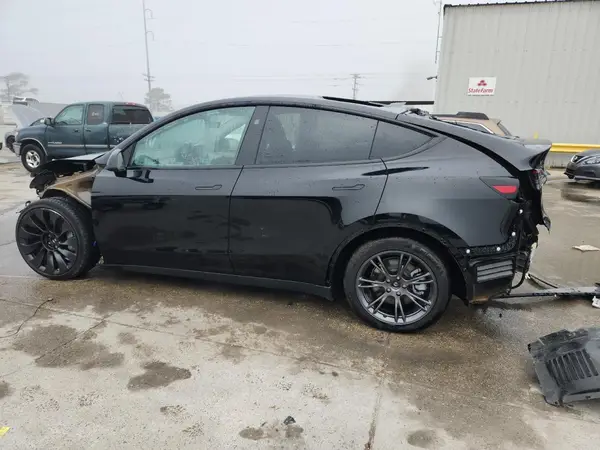 7SAYGDEE9SF305918 2025 TESLA MODEL Y - Image 2