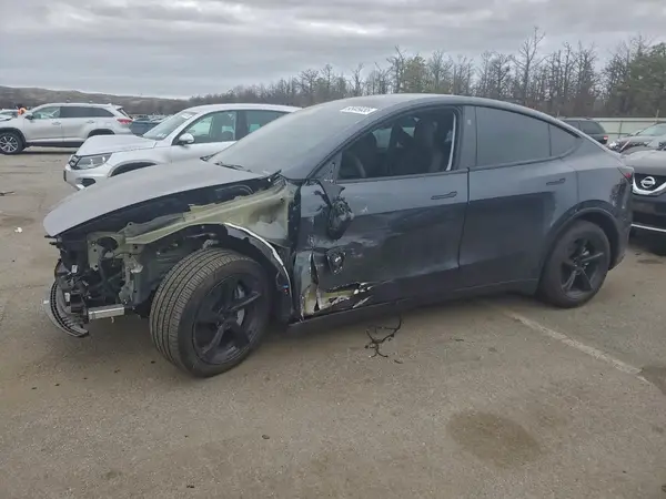 7SAYGDEE9TA385638 2026 TESLA MODEL Y - Image 1