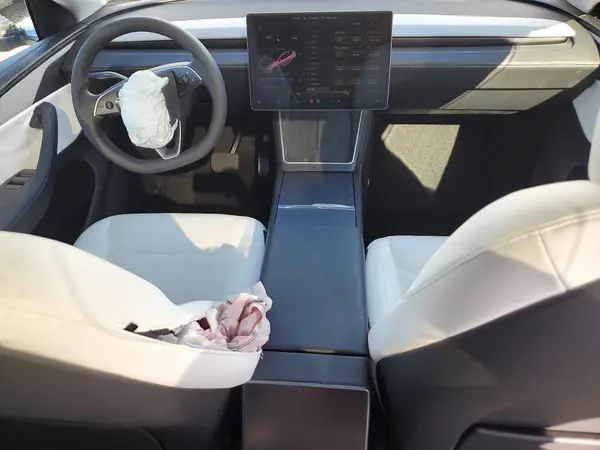 7SAYGDEE9TA396218 2026 TESLA MODEL Y - Image 8