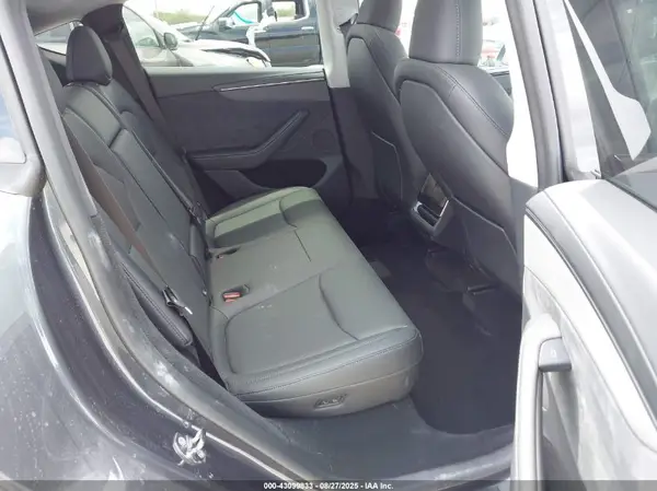 7SAYGDEE9TA399944 2026 TESLA MODEL Y - Image 8