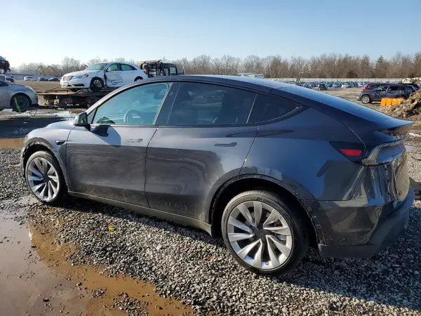 7SAYGDEE9TA410232 2026 TESLA MODEL Y - Image 2
