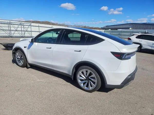 7SAYGDEE9TA447474 2026 TESLA MODEL Y - Image 2