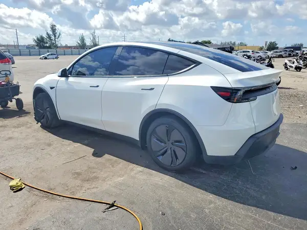 7SAYGDEE9TA470818 2026 TESLA MODEL Y - Image 2
