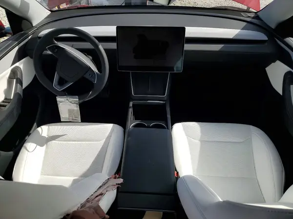 7SAYGDEE9TA493130 2026 TESLA MODEL Y - Image 8