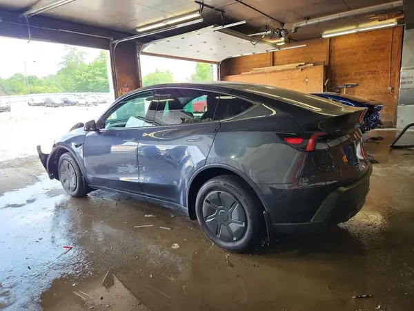 7SAYGDEE9TA661803 2026 TESLA MODEL Y - Image 2