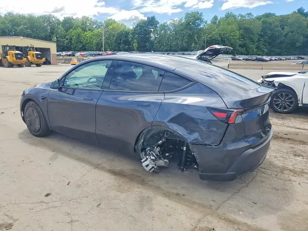 7SAYGDEE9TA686264 2026 TESLA MODEL Y - Image 2