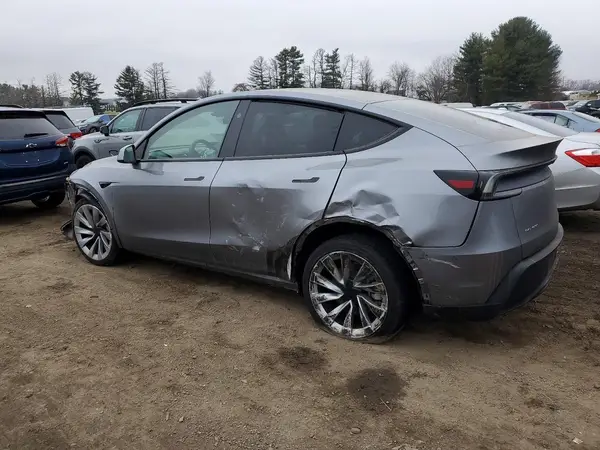 7SAYGDEE9TF326690 2026 TESLA MODEL Y - Image 2