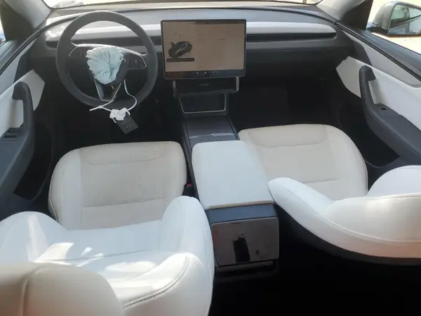7SAYGDEE9TF330643 2026 TESLA MODEL Y - Image 8