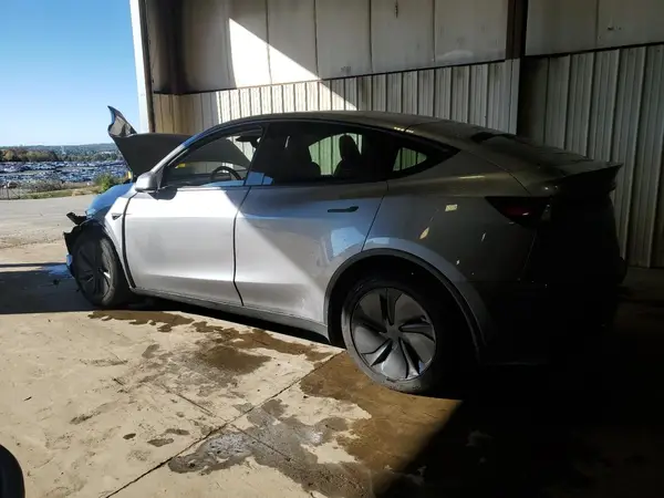 7SAYGDEE9TF331596 2026 TESLA MODEL Y - Image 2