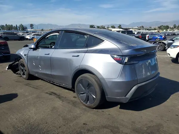 7SAYGDEE9TF332361 2026 TESLA MODEL Y - Image 2