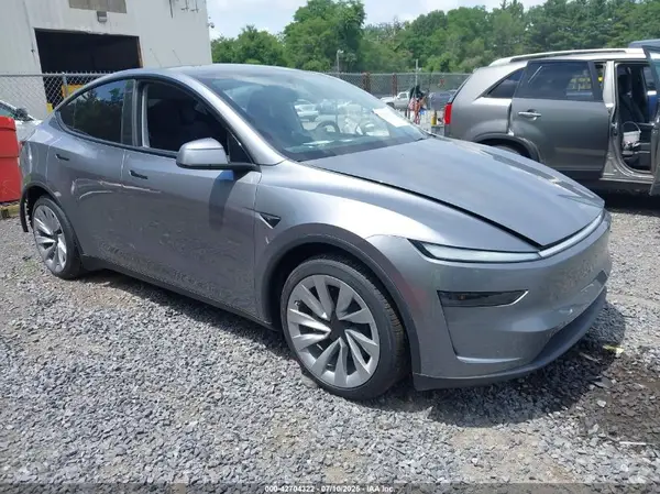 7SAYGDEE9TF332392 2026 TESLA MODEL Y - Image 1