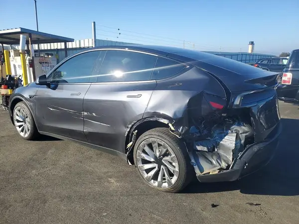 7SAYGDEE9TF334272 2026 TESLA MODEL Y - Image 2