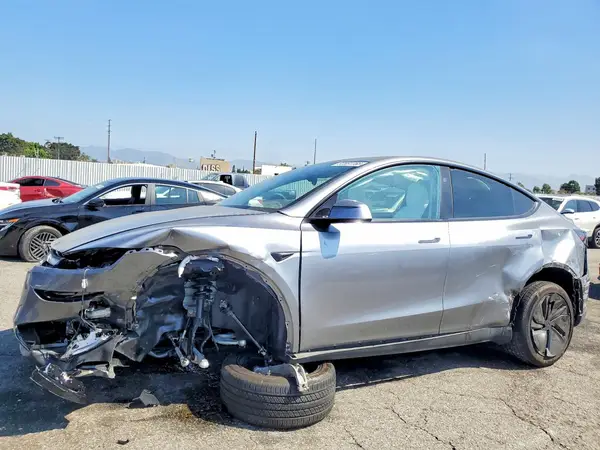 7SAYGDEE9TF336586 2026 TESLA MODEL Y - Image 1