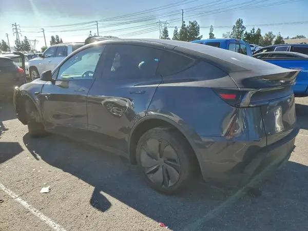 7SAYGDEE9TF352299 2026 TESLA MODEL Y - Image 2