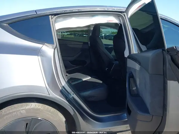7SAYGDEE9TF364775 2026 TESLA MODEL Y - Image 8