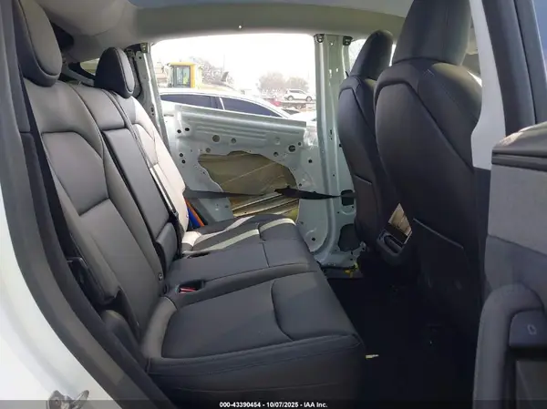 7SAYGDEE9TF365960 2026 TESLA MODEL Y - Image 8