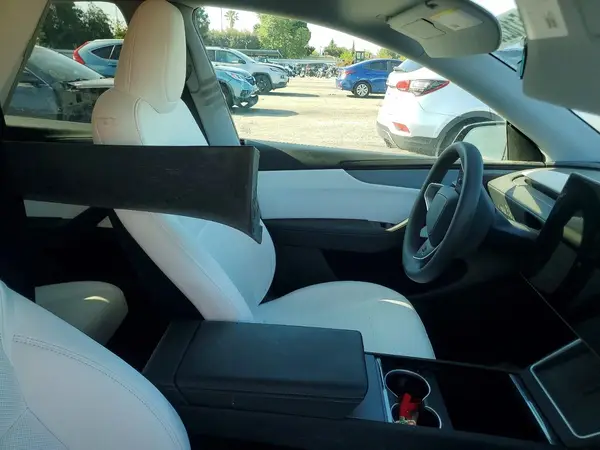 7SAYGDEE9TF371368 2026 TESLA MODEL Y - Image 8