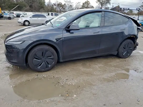 7SAYGDEE9TF379356 2026 TESLA MODEL Y - Image 1