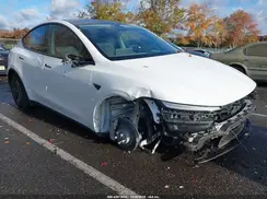 7SAYGDEE9TF386369 2026 TESLA MODEL Y